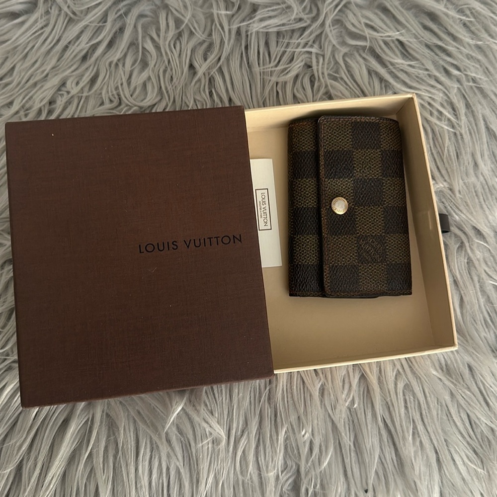Louis Vuitton 6-key ring
